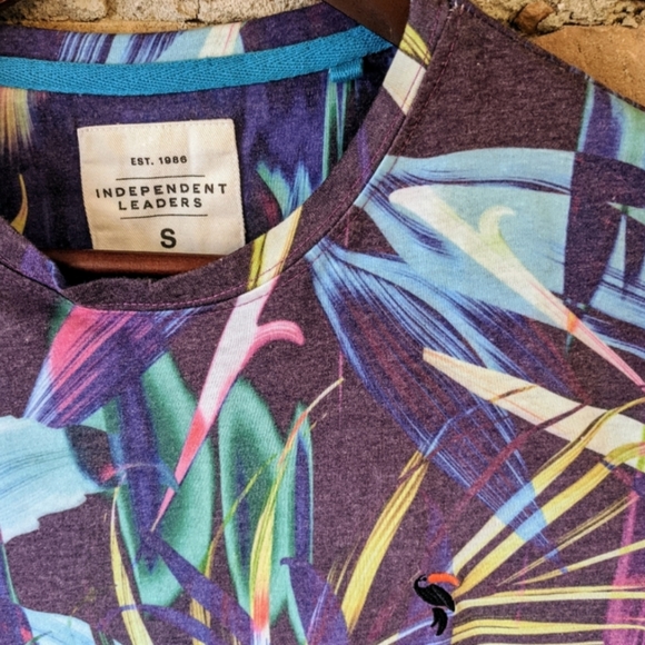 Independent Leaders Men's Tee - Picture 3 of 4